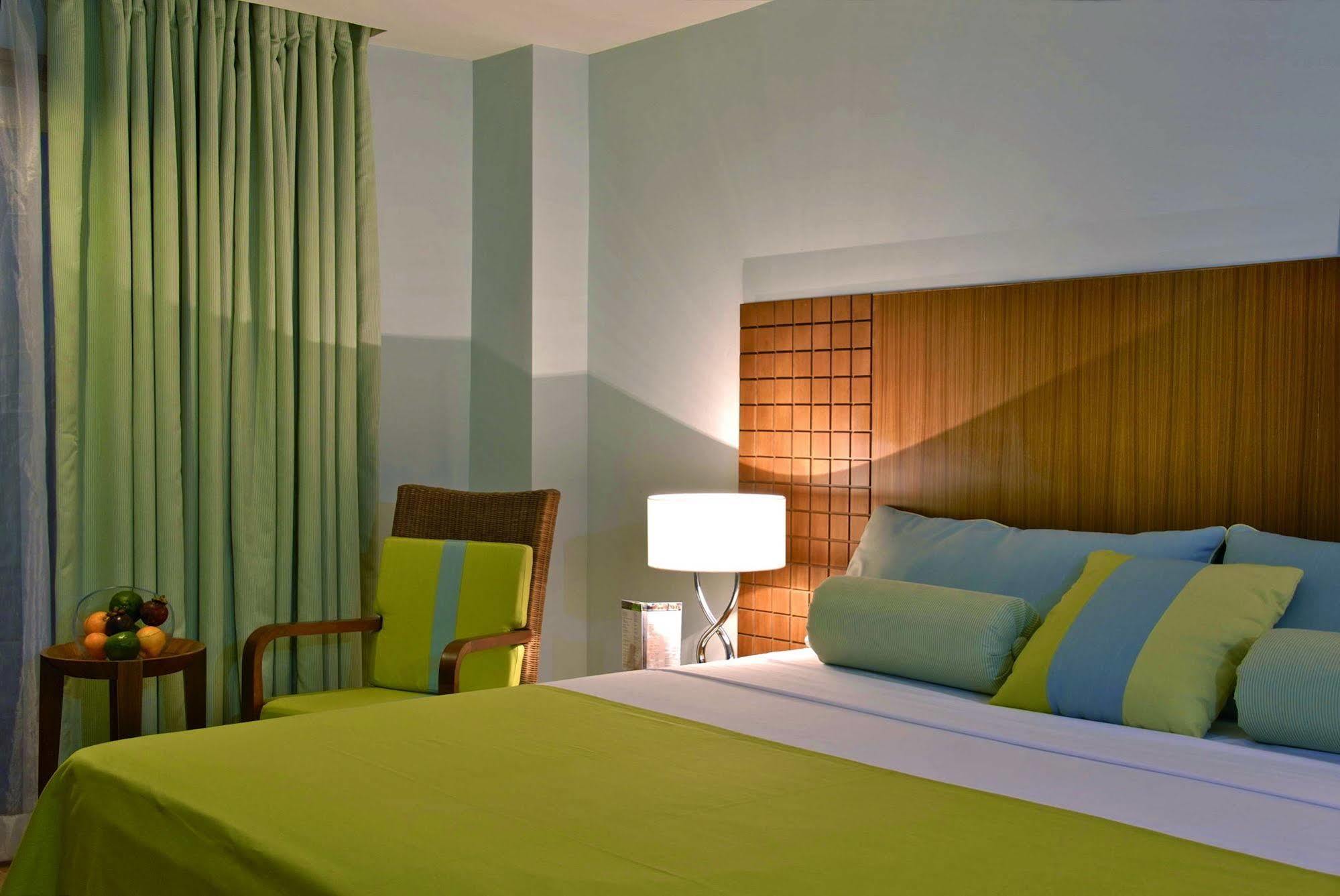 The Lighthouse Marina Resort Olongapo Exterior foto